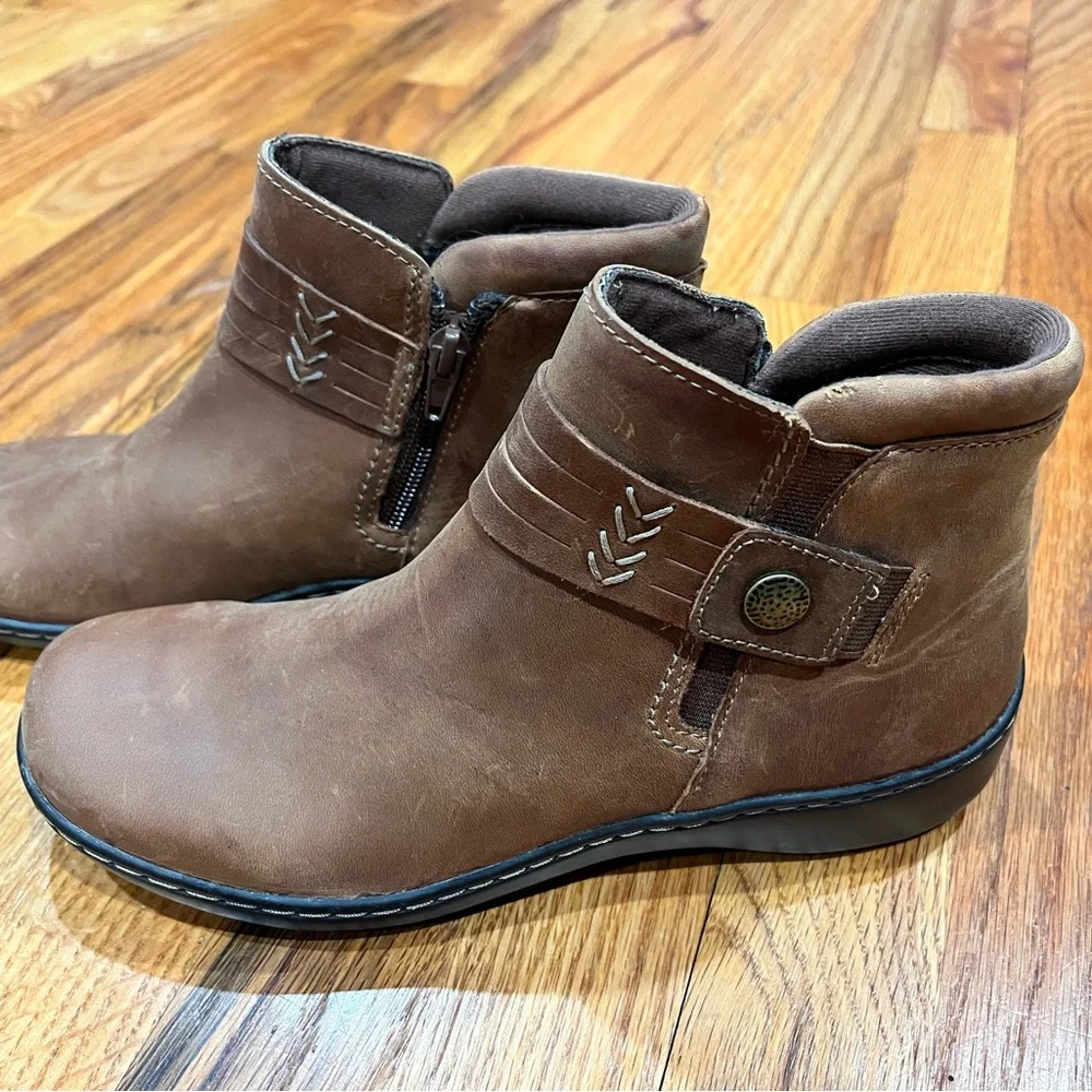Collections by Clarks women's side zip Cora Rae Dark Tan Size 7.5‎ M Like New